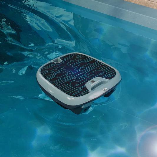 Dolphin Skimmi 300 – סקימר רובוטי סולארי חכם לבריכה